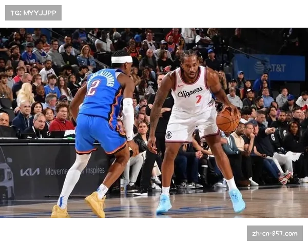 比尔盛赞伦纳德为快船训练营最佳球员 称其如野兽般强悍