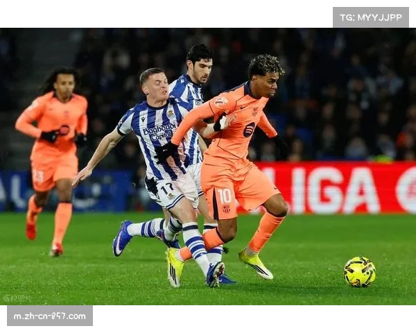 西甲第七轮巴萨2-1战胜皇家社会，积分反超皇马登顶榜首